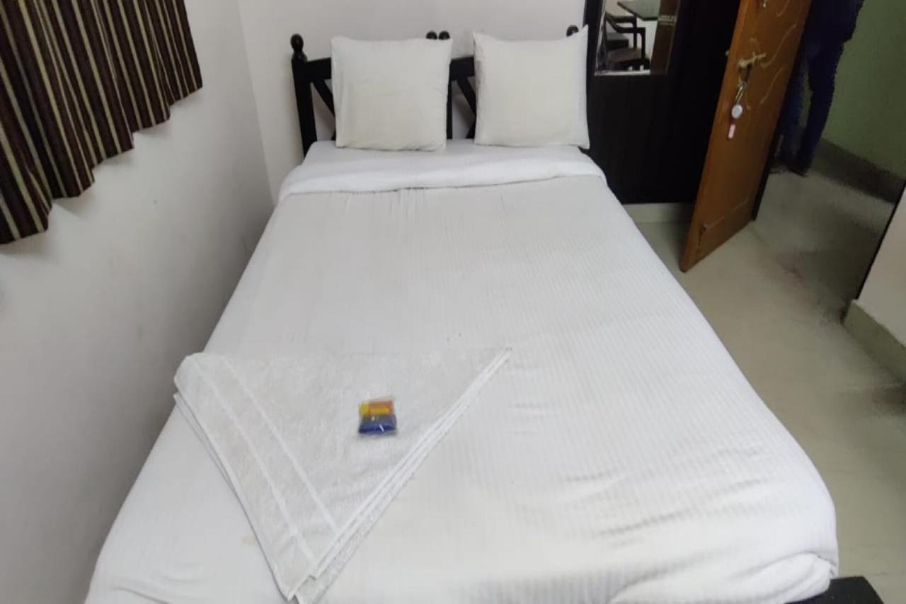Spot On The Grand Guest House Near Pvr Cinemas Skywalk Chennai Eksteriør billede